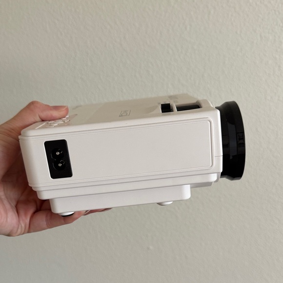 Auking White Projector with Remote - Picture 5 of 11